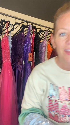 1.3K views · 12 reactions | Our last open hours to accept prom items! ⭐️Dec 17&18 3:30-5PM ⭐️Accepting: well-kept modern prom dresses, shoes, and bouquets #Prom dresses #consignmentboutique #earnmoney | Cici's Dress Consignment | Facebook