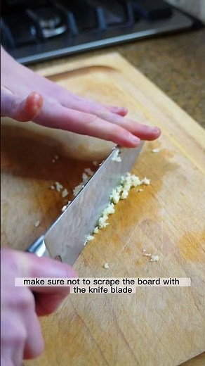 How to mince garlic #garlic #knifeskills #cooking