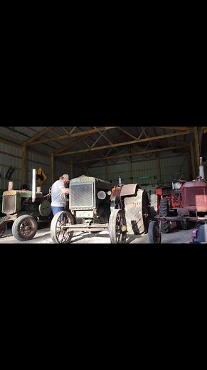 Starting up old John deere tractor and drive 😱🥰👌 Part 1 | Rust to Roar