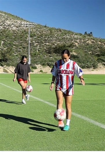 I’m actually the worst juggler😂 #soccer #losangeles #juggling #fifaworldcup #nikefootball
