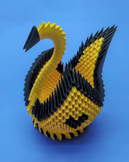 Making a 3D origami Black & Yellow Swan from paper #crafts #handmade #papercraft #3dorigami #homemade #diy