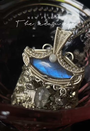 Ocean Eye 🌊 A sacred talisman of intuition, protection, and emotional flow. This handcrafted piece features a glowing blue labradorite, known as a stone of transformation and deep inner knowing. Beloved in spiritual jewelry, labradorite helps shield your aura, awaken your third eye, and guide you through periods of change with clarity and strength. At the top sits a single mother of pearl bead—symbol of calm and feminine energy—while delicate dangles of rutilated quartz (hair crystal) and ocean