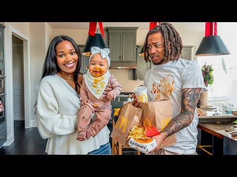 KENSLY FIRST TIME EATING FOOD!