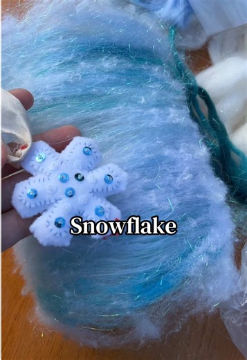 Creating Beautiful Yarn with Christmas Art Batts