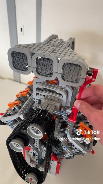 Présentation des moteurs Lego Technic : V8, V12 et RB30