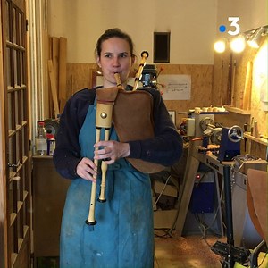 12K views · 87 reactions | Lisa Wolf est fabricante de cornemuse à Neuvy-Saint- Sépulchre (Indre). Elle en joue aussi et elle les répare. | France 3 Centre-Val de Loire | Facebook