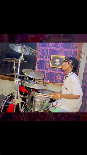 21K views · 1K reactions | TWE TWE TWE , this is to appreciate all my fans , new followers and everyone that’s used to like , comment and share my videos輸. I love y’all , cheers to 33k followers 壟❤️ @top fans | OFFĪCIAL D-ONE | Facebook