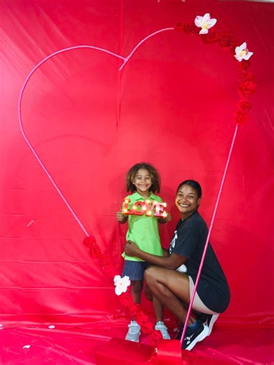 Your little hands become bigger and bigger, you grow because the world loves you! Happy love day ❤️ | Kids In Motion Curacao