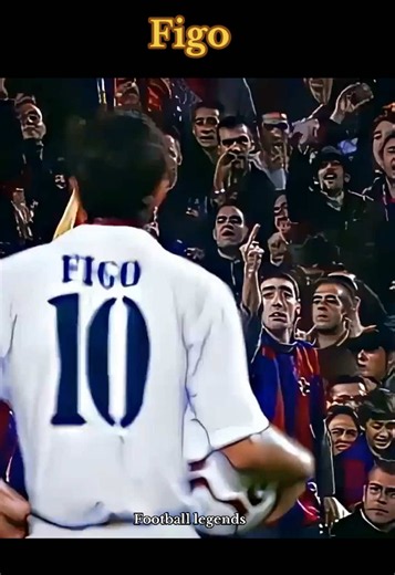 Figo returns to Camp Nou 2002 — iconic football moment