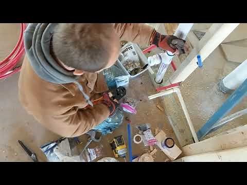 Using the Ryobi p661 PEX crimper