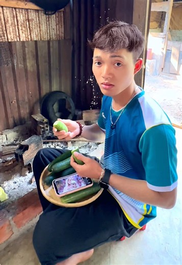 Ăn Bơ Đúng Cách Và Vui Vẻ Như Thế Này 😁