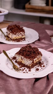 Krtkův dort na plechu #toprecepty #recept #recipe #video #videorecept #reel #sladke #sweet #peceni #baking #krtkuv #dort #na #plech #cake #banana #jidlo #food | Toprecepty.cz
