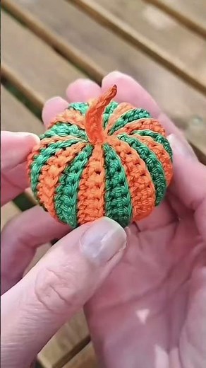Pumpkin Decorations - Crochet Home Decor #beinspired