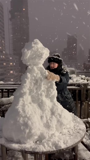 Avoiding the dog poo up here. Best snow to make snowmen with in many years. Make those snow angels, have snow fights, play in the snow #snowstorm #nyc #newyorkcity #snow #snowman