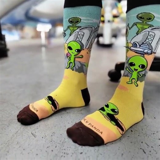 Alien Crash AI video online video cutter com