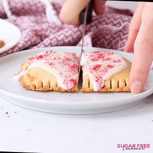 Recipe:⬇️⬇️ I've gotta say, these taste waaaaaay better than the sugary pop tarts I adored in the 80s 😍 | Sugar Free Londoner - Low Carb Recipes