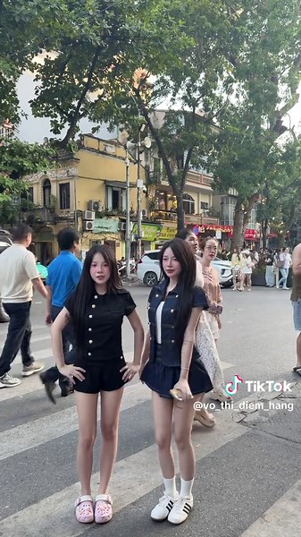 Nếu anh không mê tín Thôi được rồi anh có thể mê emm 🫡#giadinhbia #vothidiemhang @tiệm nhà hằng