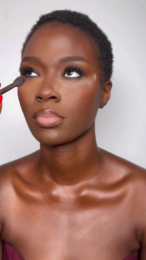 bientôt on aura des séances de maquillage ouvert au grand public et aux femmes qui souhaitent se maquiller simplement et de manière raffinée tous les jours. À bientôt pour plus d’informations. #claudiatiacoh #makeupartistinabidjan #ivorianmua