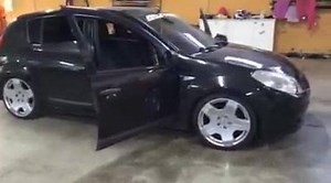 SANDERO SHOCKER 1.200 Wats RMS . Lindo SANDERO do nosso Cliente Brunin Bassani , grave fortíssimo de bom desempenho , foi montado 2 SUBWOFER Shocker terremoto 1k2 de 1.200 whats RMS módulo Lanzar 2.000D , Sonzeira top , olha que show ficou ... | Rodão audio evolution