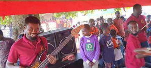 Time with Oheneba e.k | Guitar players And Singers