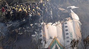 尼泊尔30年来最严重空难：机身坠毁前大幅翻转 寻回生还者已无望 - BBC News 中文