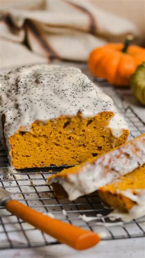This pumpkin poppyseed bread comes together shockingly fast