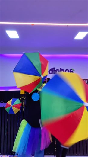 Achadinhos Vitória on Instagram: "🥁🎭 O BLOCO DO PREÇO BAIXO JÁ TÁ NA RUA! 🎭🥁 E ele passou direto na Achadinhos 💥 📱 Infinix Smart 10 — 549,90 ou em parcelas de 31,99 📱 Realme Note 60 — 649,90 ou em parcelas de 37,99 💾 128GB de armazenamento 🛡️ 1 ano de garantia Realme 🔊 PartyBox 120 — a partir de 2.099,90 ou em parcelas de 120,99 🛡️ 1 ano de garantia JBL 🎉 E o desfile de ofertas não para: 📱 Redmi 13x — 949,90 📱 Redmi Note 14 — a partir de 999,90 📱 Redmi Note 14s — 1.399,90 📱 Redmi