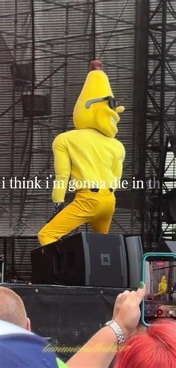 the clip of split twerking was taken by me y’all’s amazing photographer!!!