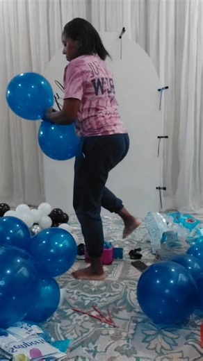 How to make your balloons round. #balloongarland #reel #balloonreel #balloontutorials #backdropideas #balloonstylist #balloondecor #balloongarland #balloonart #balloondecorations #balloonarch #balloonstyle | SODO Creations