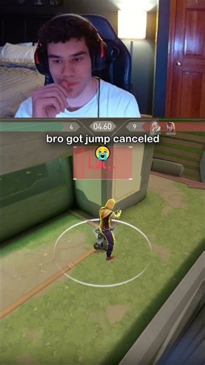 Bro should’ve shot through the smoke😭#valorantedit #valorantfunny #valorantclip