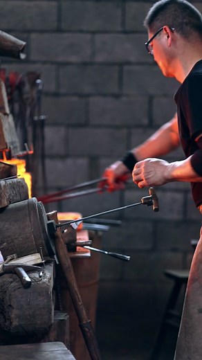 Traditional way to make katana #master #handmade #manufacturing #katana #sword #springsteel #fyp #t10steel #steel