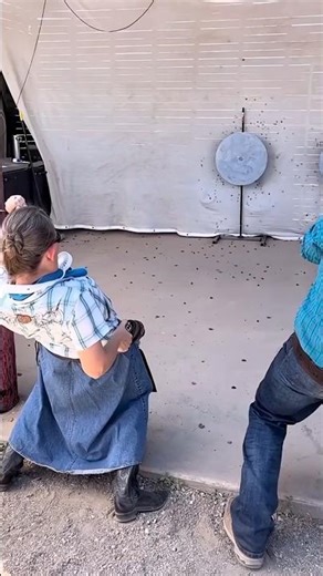 Fastest Gun Draw in the World 😳