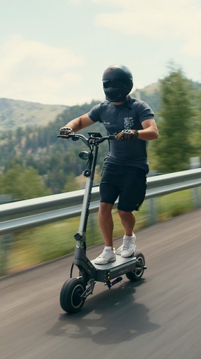 Introducing the Solar Hyperion RST🛴 Taking performance to the next level. The all-new Solar Hyperion RST is the second generation of the Hyperion lineup. Redesigned from the ground up, the RST leans into ultimate performance; only for those who want the best. • 2x 5,000w Performance Motors • Samsung 72v 40Ah 50S Battery • Dual 60A Sinewave Controllers • 600Amp Total Output • Tron Deck 2.0 Programable RGB Lights • Dual Piston Hydraulic Brakes • Updated Higher DOF Thumb Throttle • Larger Deck Rea