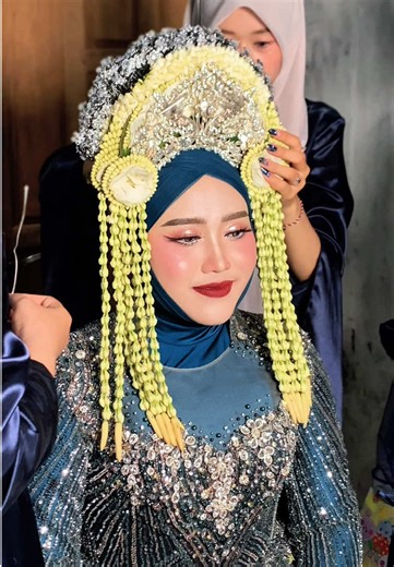 Akhirnya ngerasaain pakai adat banjar hihi😍🫶🏻,kalo suami bukan orang banjar,kaynya ga kepake deh ini adat🫠 #fyp #adatbanjar