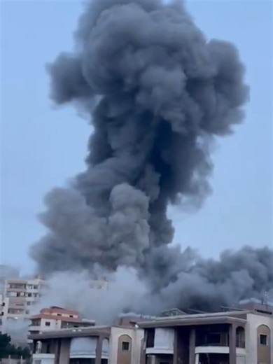 ด่วน! มีรายงานล่าสุดว่า เครื่องบินขับไล่ F-15i Ra'am ของกองทัพอากาศอิสราเอล เปิดฉากโจมตีทางอากาศในเลบานอนตอนใต้ โดยมีเป้าหมายที่ฐานที่มั่นของกลุ่มฮิซบอลลาห์ในพื้นที่ต่างๆ เช่น เคนนาริต จาร์จูอา คฟูร์ และอื่นๆ รายงานระบุว่าพลเรือนเสียชีวิต 2 ราย และนักข่าวได้รับบาดเจ็บ 8 ราย อิสราเอลอ้างว่าการโจมตีดังกล่าวเป็นการโจมตีกลุ่มปฏิบัติการและโครงสร้างพื้นฐานของฮิซบอลลาห์ ซึ่งเป็นการละเมิดข้อตกลงหยุดยิงในเดือนพฤศจิกายน 2024 เลบานอนมองว่าเป็นการละเมิดข้อตกลงหยุดยิงเช่นกัน