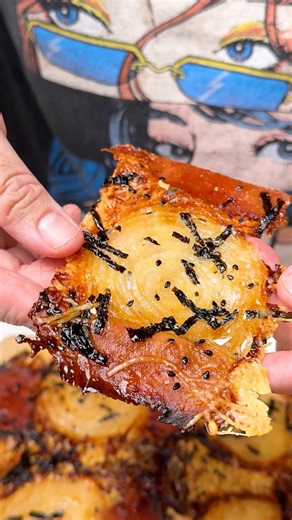 345K views · 1.4K reactions | Made a SPAM Musubi onion sheet! 暈We tweaked the viral crispy onion recipe and swapped olive oil with sesame oil and added Musubi style glazed spam, shredded nori, and sesame seeds! ‍What should we turn into a crispy sheet next?! BEST SUGGESTIONS GET MADE  | Foodbeast | Facebook