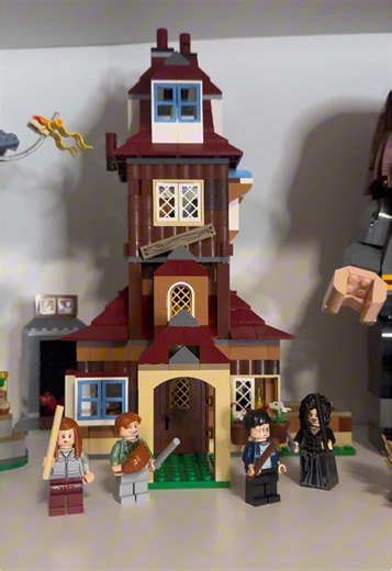 Exploring the Burning Burrow from LEGO Harry Potter