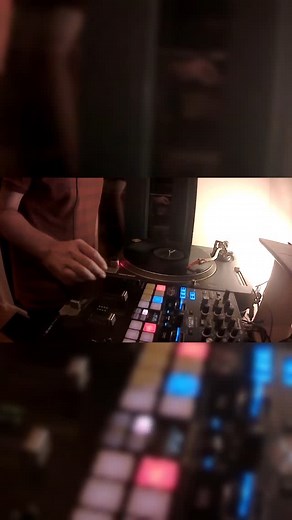 DJ LIKWIT🥇 #ScratchPerformance by @djlikwit 🎚️🔪🔥 Likwit - Funkyman Beat by Dan Whizzle "Jumpmon" from the 2001 Portablist Lounge looper available on @tablebeats Phrases from the Practice yo Cuts series by @ritchieruftone #likwit #scratch #routine #skratch #cuts | Scratchvideo - Rodrigue