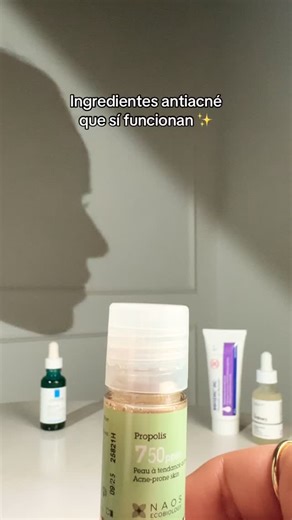 Consulta con un especialista y revisa que tu skincare tenga alguno de estos ingredientes para combatir el acné. ¡Adquiere toda tu rutina en nuestras sucursales, App o tienda en línea! ✨ #FarmaciasDelAhorro #TeQueremosBien #Skincare #acne #routineskincare | Farmacias Del Ahorro