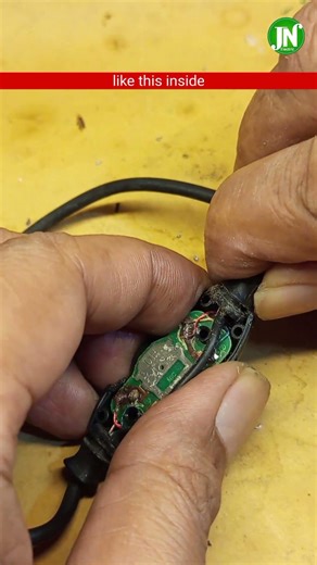Volume of a used headset can be used to control the input volume of an amplifier1