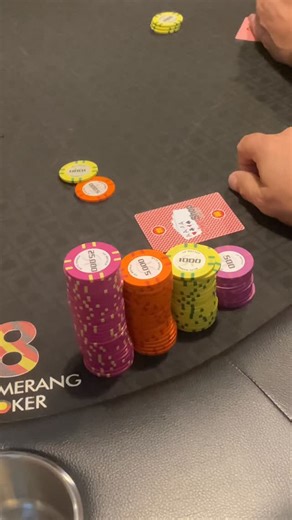 Boomerang Poker on Instagram: "4 WAY ALL IN - 😱😱😱😱"