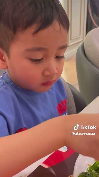 Menjadi Food Vlogger Indonesia Bersama Rayyanza