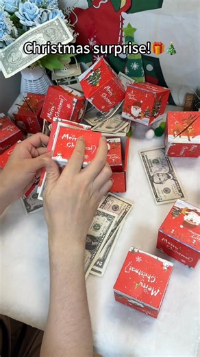 This is the coolest Christmas gift ever. These Gift Explosion boxes are amazing. And the setup is so simple. All you do is place a Bill and then place a box on top of it, and then you stack them up. And then once you have all of your bills stacked up, then you place it all in the box and then shut the lid of the box. And then to make it a little more fun, it comes with this little snowflake confetti that you can throw in. So when all the money goes everywhere, the confetti goes with it. Now all 