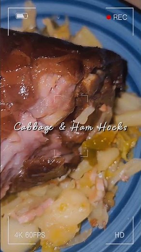 Southern Fried Cabbage & Smoked Ham Hocks | Soul Food Dinner with Fresh Juice 🥬🍖