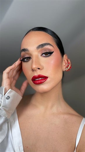 𝑨𝒏𝒅𝒋𝒆𝒍𝒊𝒏𝒂 𝑺𝒕𝒂𝒎𝒆𝒏𝒌𝒐𝒗𝒊𝒄 | Red lips have a way of taking over the whole look...clean lines, bold pigment, and a finish that never goes unnoticed. Timeless, powerful,... | Instagram