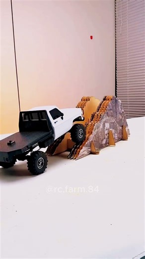 Big vs Small RC Cars Hill Climb Battle! #RCCars #HillClimb #RCBattle