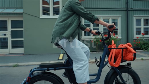 6338177_Cycle Woman Bicycle Riding_By_BublikHaus_Artlist_HD