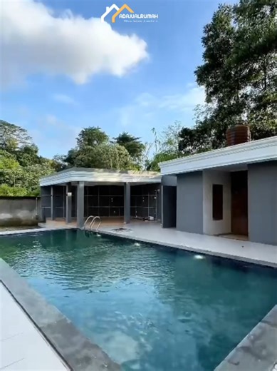 RUMAH TANJUNG BARAT TB. SIMATUPANG JAKARTA SELATAN DEKAT AEON MALL BRAND NEW TOWNHOUSE 41 UNIT FASILITAS TERLENGKAP RUMAH 2 LANTAI FULL ROOFTOP, LOKASI BEBAS BANJIR, STARTEGIS DEKAT TOL & PERKANTORAN TB. SIMATUPANG HARGA MULAI RP. 1,375 MILYAR - 1,905 MILYAR (NEGO) Bisa KPR Apalagi CASH FASILITAS : - Kolam Renang - Playground - Sharing Parkir - Gazebo - One Gate System Cluster - Pos Keamanan 24 jam - Row Jalan 5 Meter ( 2 Mobil Besar ) - Legalitas SHM-IMB-PBB INFO & JANJIAN SURVEY HUBUNGI: ARIF 