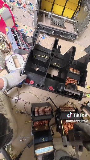 Great Wall YCW13200-2500A Drawer Circuit Breaker Disassembly