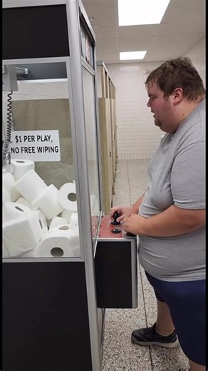 This restaurant provides no toilet paper in their bathrooms, instead they make you use their toilet paper claw machine to win a roll! 😳 | Viral Footage